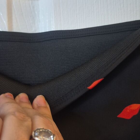 🎁3/$30🎁 A New Day Lips Print Midi Pencil  Skirt Sateen Black Sz M - Picture 8 of 11